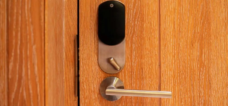 Automatic Locking Door Knob Eucalyptus Hills